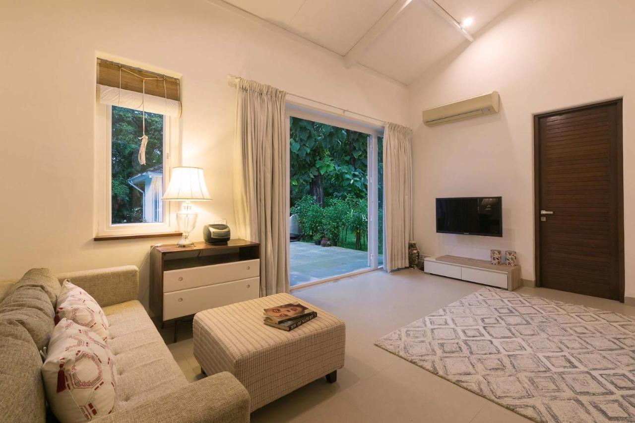 Hamptons Charm By Stayvista Luxury 5Br With Pool, Lawn & Table Tennis อลีบาก ภายนอก รูปภาพ