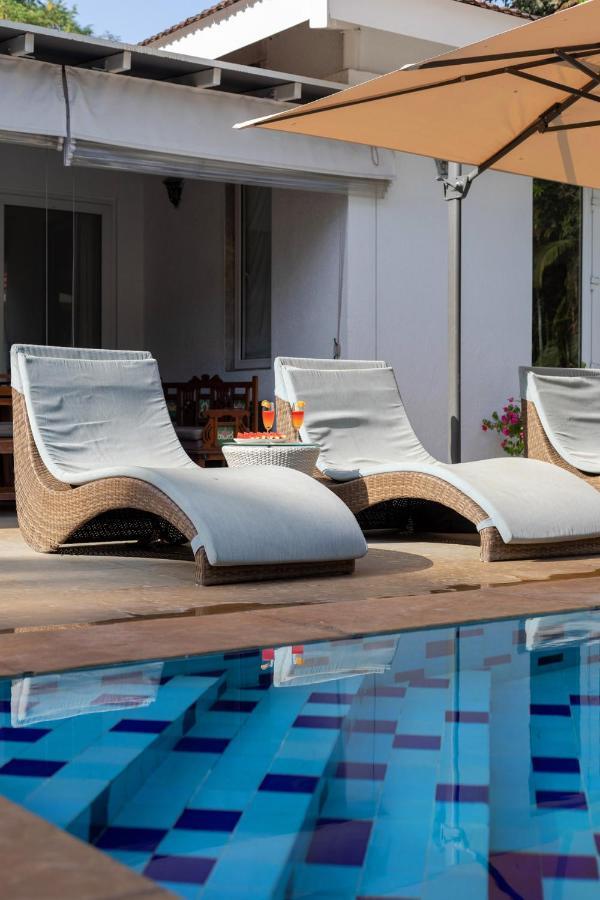 Hamptons Charm By Stayvista Luxury 5Br With Pool, Lawn & Table Tennis อลีบาก ภายนอก รูปภาพ
