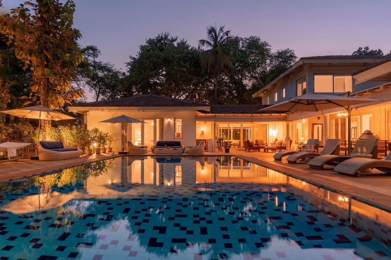 Hamptons Charm By Stayvista Luxury 5Br With Pool, Lawn & Table Tennis อลีบาก ภายนอก รูปภาพ