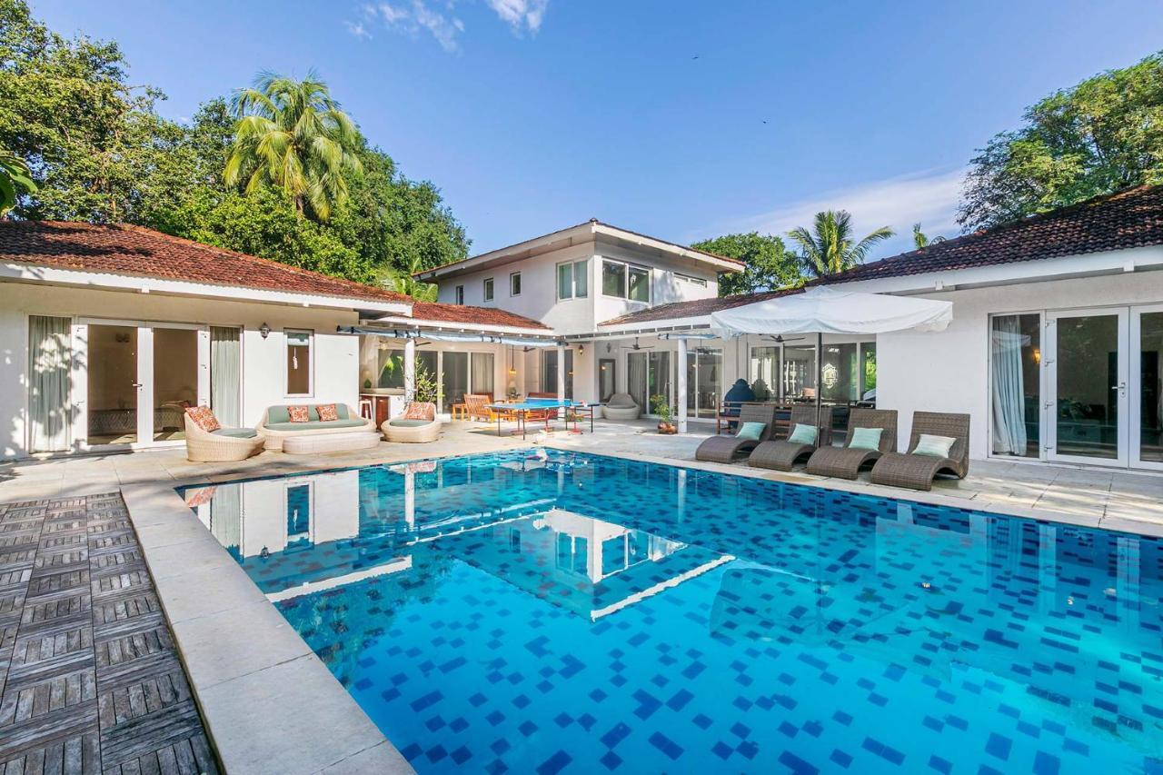 Hamptons Charm By Stayvista Luxury 5Br With Pool, Lawn & Table Tennis อลีบาก ภายนอก รูปภาพ