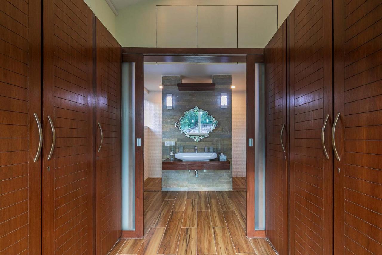 Hamptons Charm By Stayvista Luxury 5Br With Pool, Lawn & Table Tennis อลีบาก ภายนอก รูปภาพ