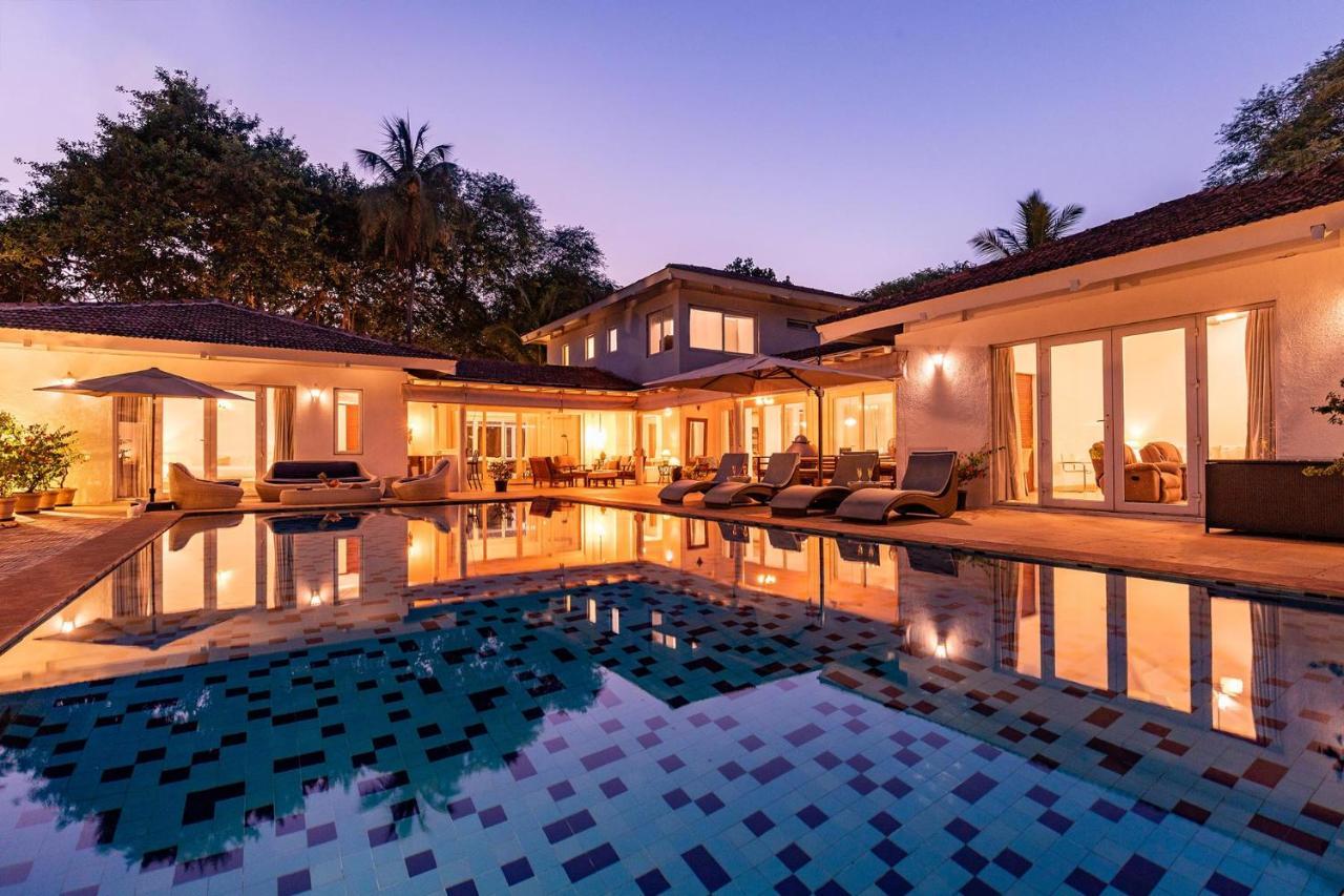 Hamptons Charm By Stayvista Luxury 5Br With Pool, Lawn & Table Tennis อลีบาก ภายนอก รูปภาพ