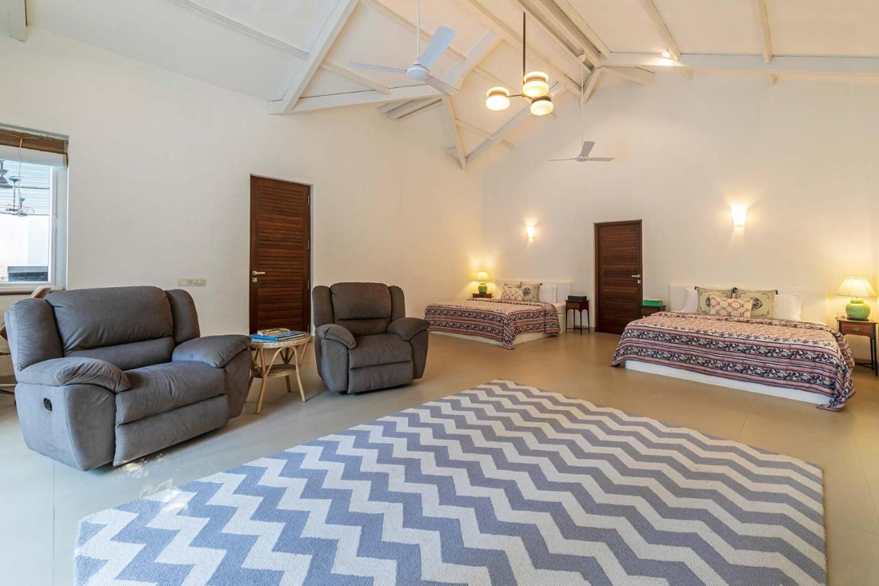 Hamptons Charm By Stayvista Luxury 5Br With Pool, Lawn & Table Tennis อลีบาก ภายนอก รูปภาพ